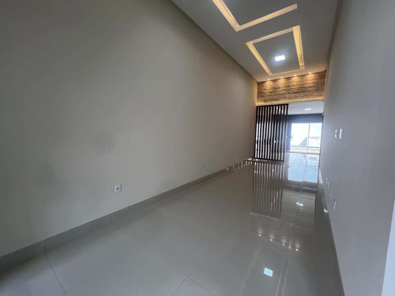 CASA 03 QUARTOS SENDO 01 SUITE RESIDENCIAL ITALIA  PROXIMO AO DIA A DIA GOIANNIA