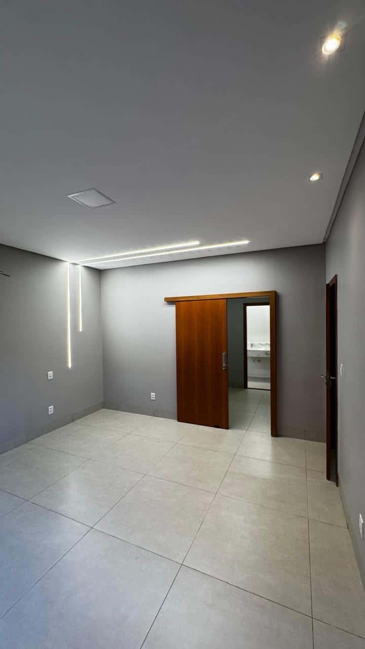 🏡 CASA NO SETOR DOS FUNCIONÁRIOS – ALTO PADRÃO  3 SUITES