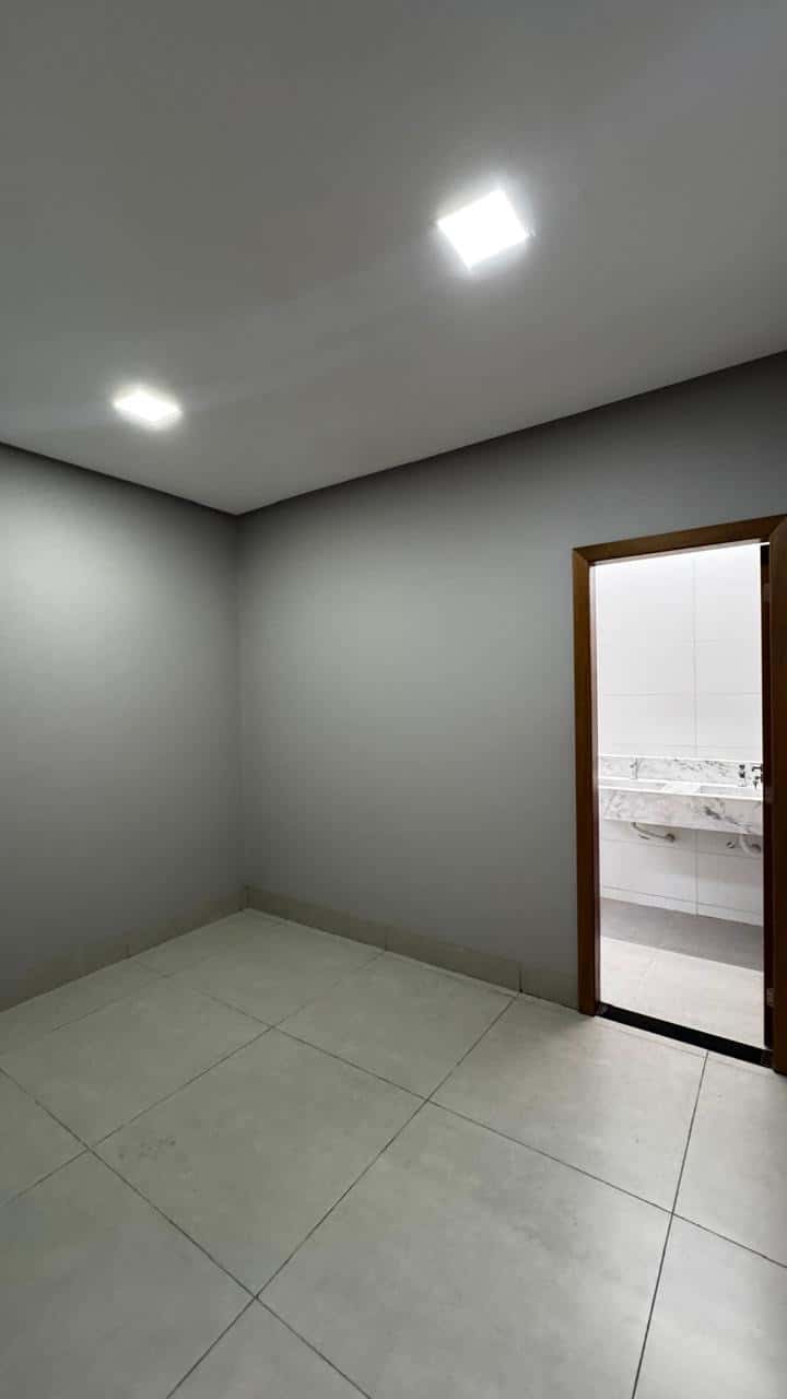 🏡 CASA NO SETOR DOS FUNCIONÁRIOS – ALTO PADRÃO  3 SUITES