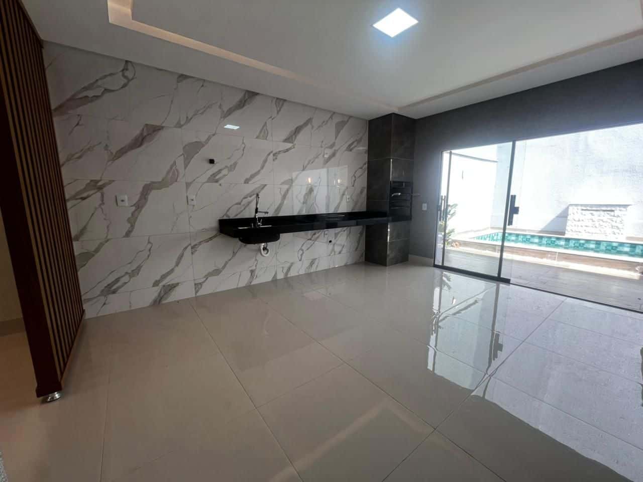 CASA 03 QUARTOS SENDO 01 SUITE RESIDENCIAL ITALIA  PROXIMO AO DIA A DIA GOIANNIA