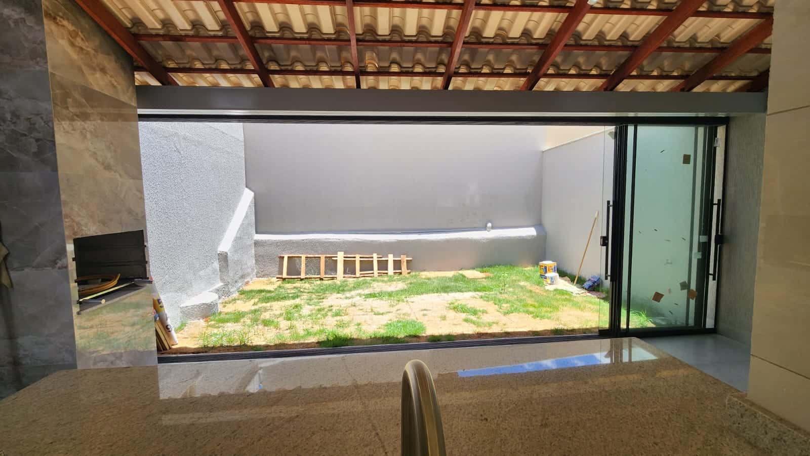 CASA 4 SUITES  NO SETOR JAO proximo a praça da paz