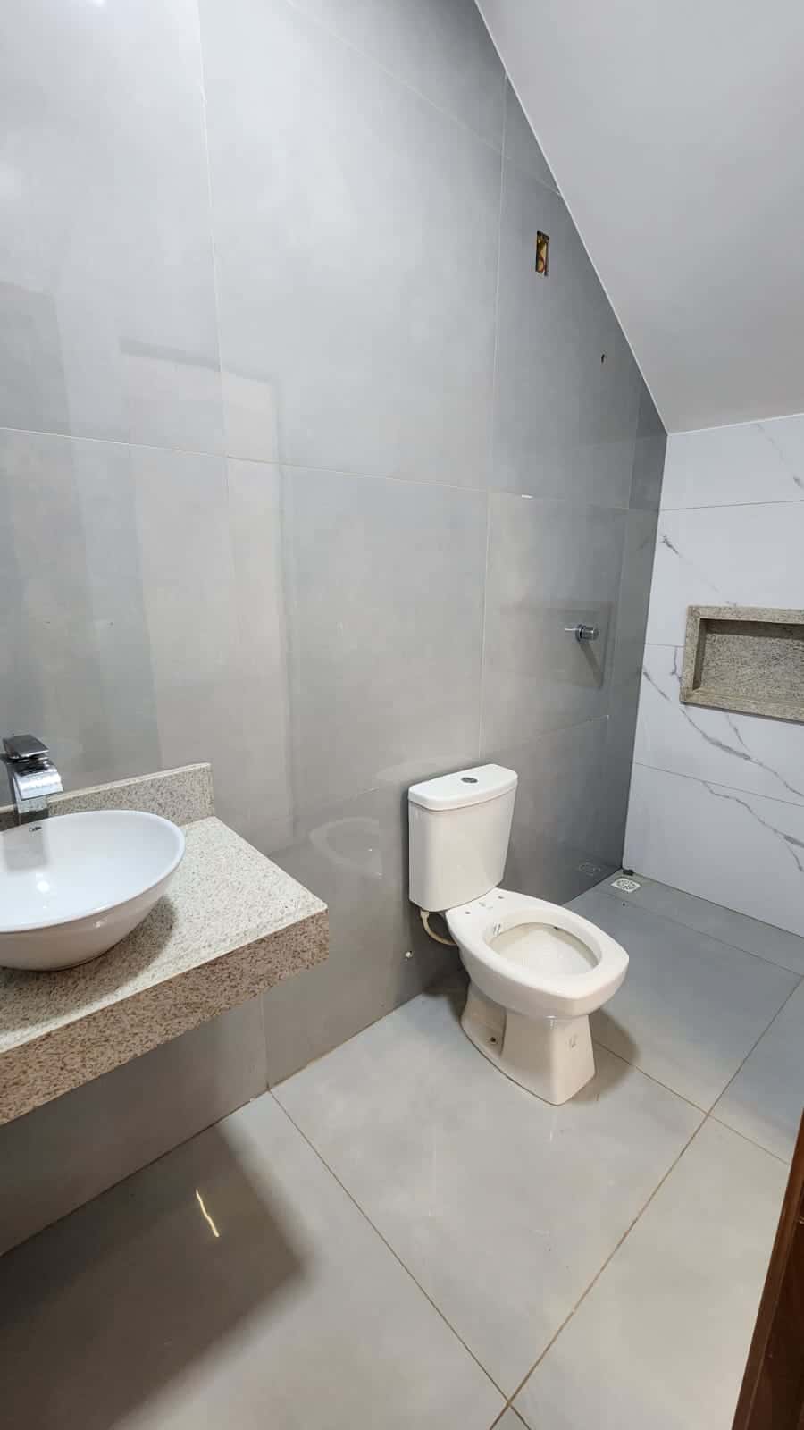CASA 4 SUITES  NO SETOR JAO proximo a praça da paz