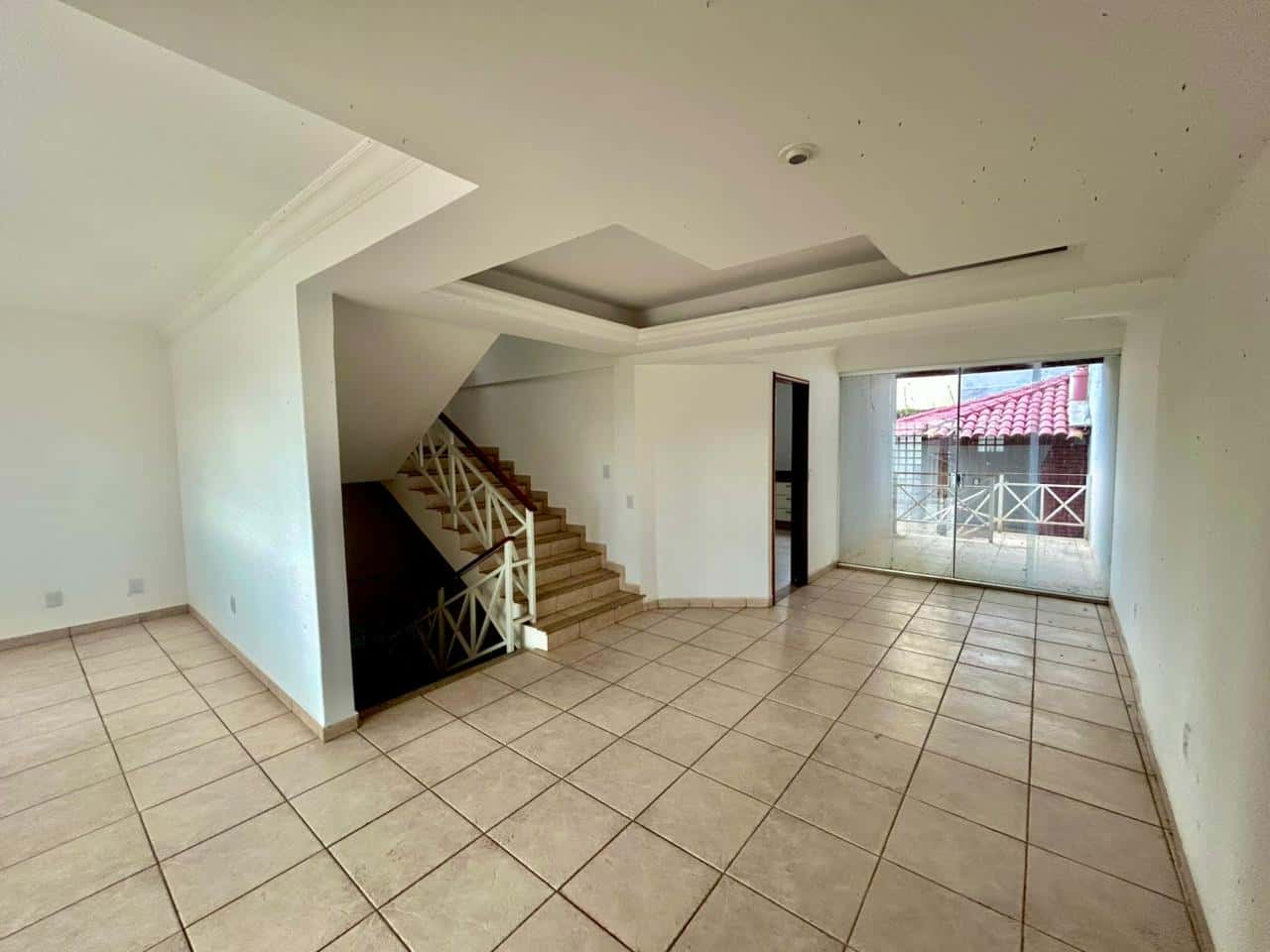 Sobrado à venda no Jardim Ana Lúcia – 3 Quartos, 2 Suítes, 200 m² de área construída