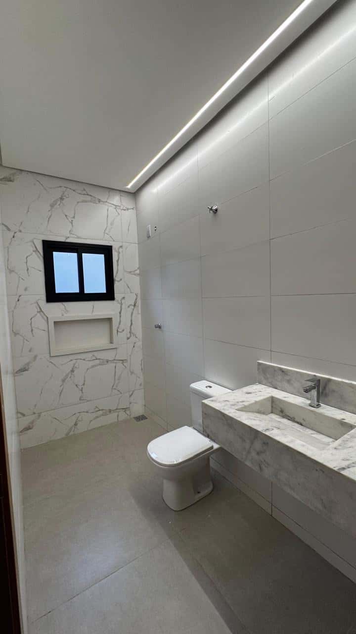 🏡 CASA NO SETOR DOS FUNCIONÁRIOS – ALTO PADRÃO  3 SUITES