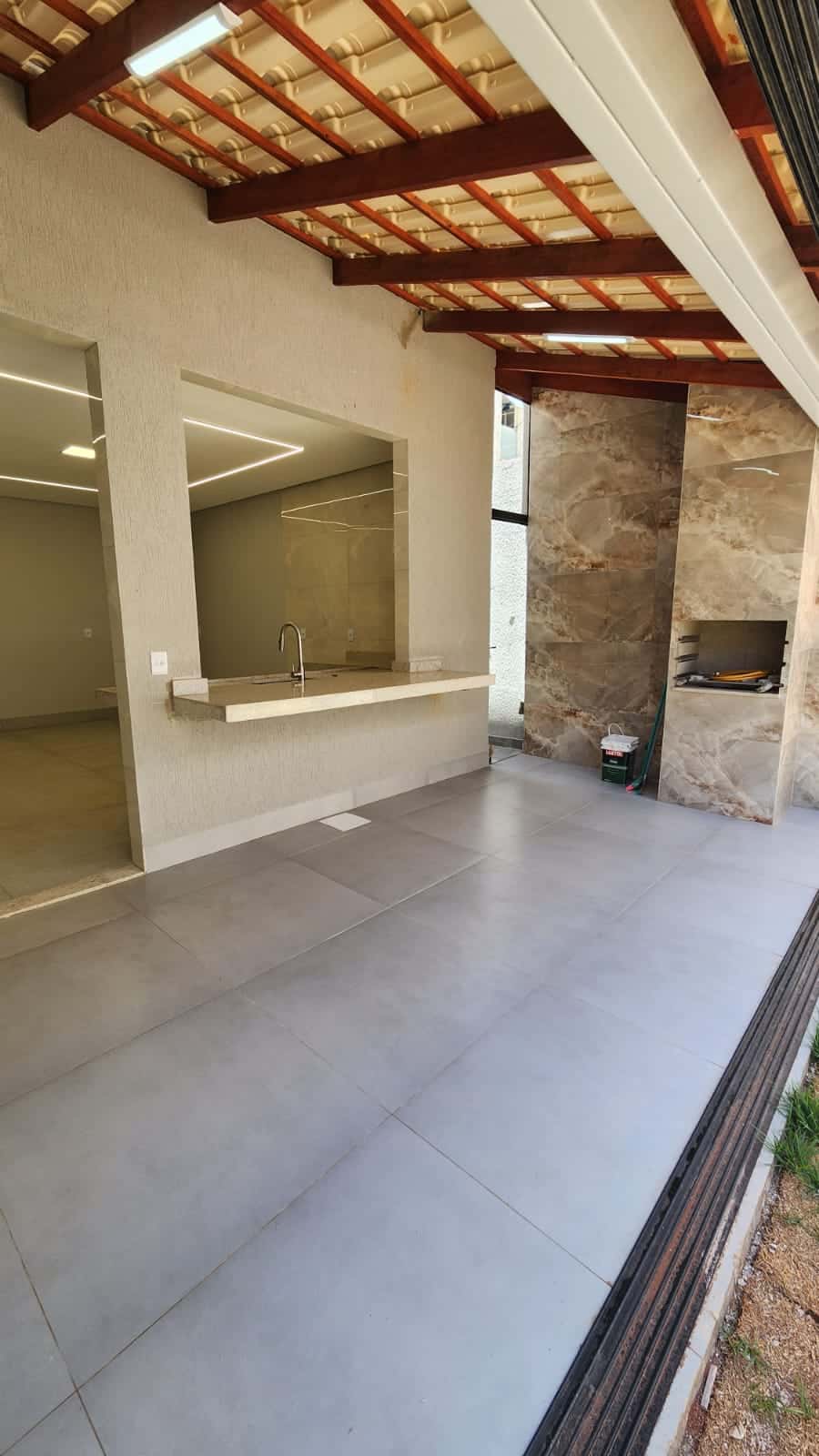 CASA 4 SUITES  NO SETOR JAO proximo a praça da paz