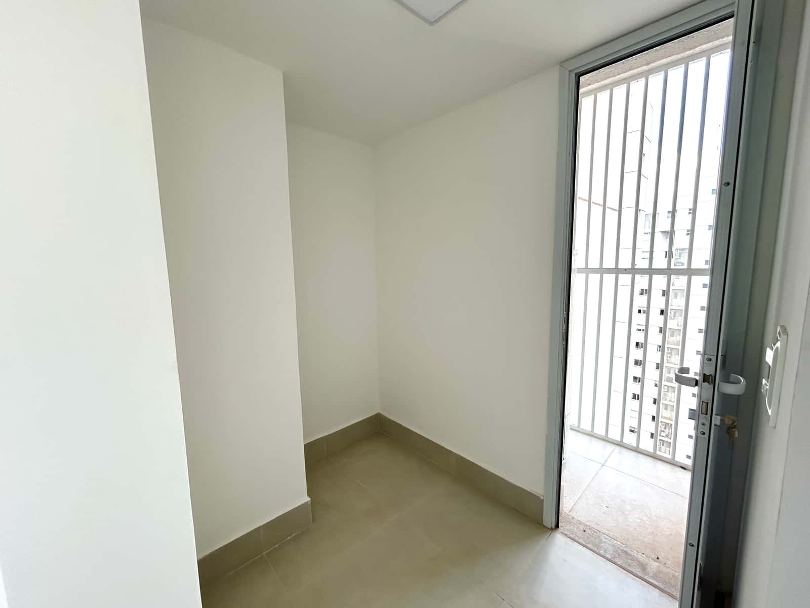 Apartamento de Alto Padrão à Venda – 3 Suítes, 155m², Andar Alto, Completo em Armários e Lazer Total