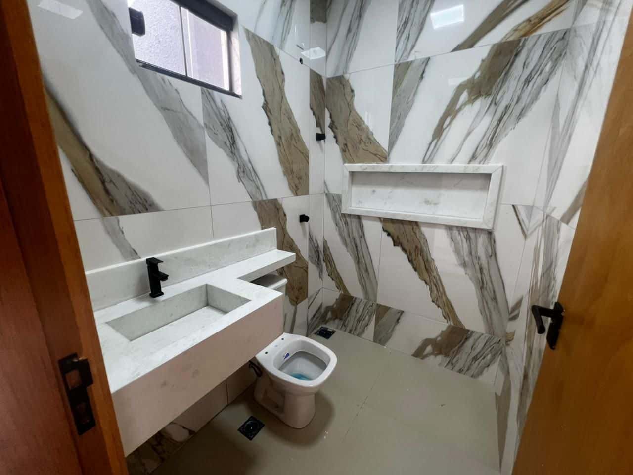 CASA 03 QUARTOS SENDO 01 SUITE RESIDENCIAL ITALIA  PROXIMO AO DIA A DIA GOIANNIA