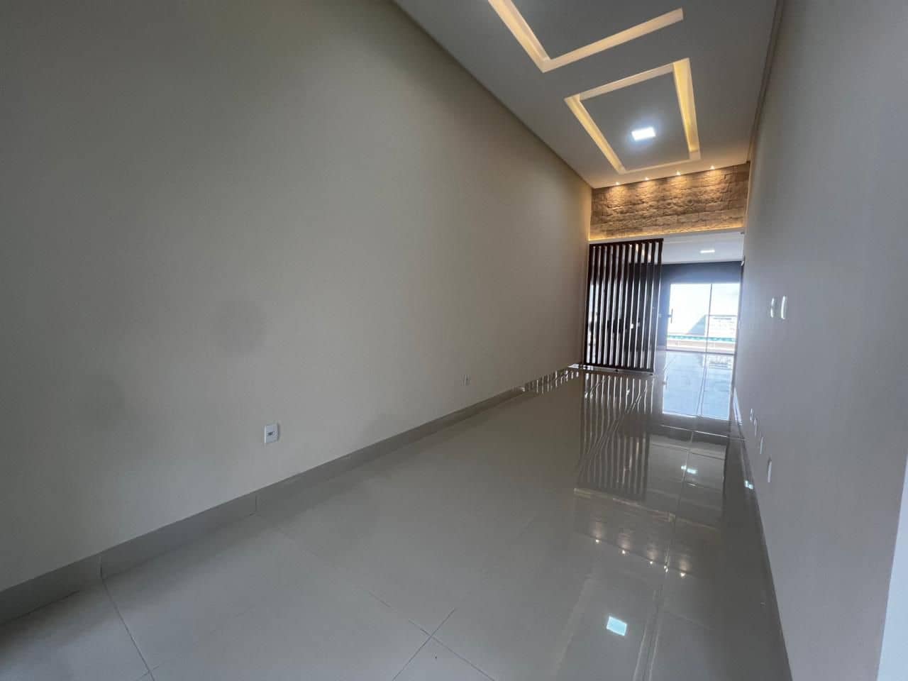 CASA 03 QUARTOS SENDO 01 SUITE RESIDENCIAL ITALIA  PROXIMO AO DIA A DIA GOIANNIA