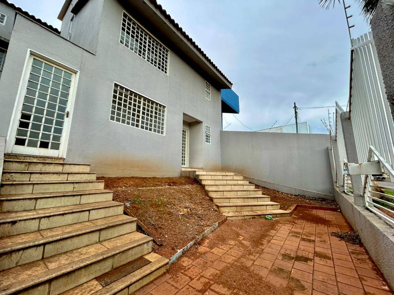 Sobrado à venda no Jardim Ana Lúcia – 3 Quartos, 2 Suítes, 200 m² de área construída