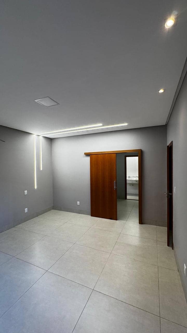 🏡 CASA NO SETOR DOS FUNCIONÁRIOS – ALTO PADRÃO  3 SUITES