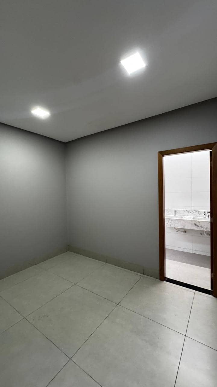 🏡 CASA NO SETOR DOS FUNCIONÁRIOS – ALTO PADRÃO  3 SUITES