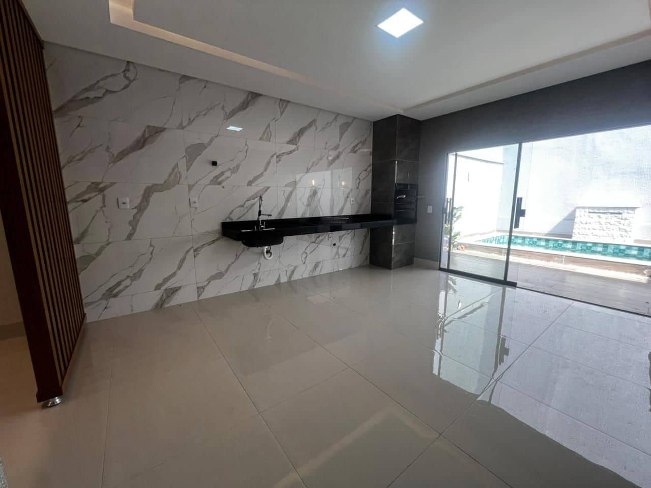 CASA 03 QUARTOS SENDO 01 SUITE RESIDENCIAL ITALIA  PROXIMO AO DIA A DIA GOIANNIA