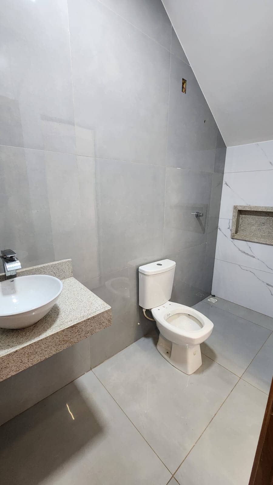 CASA 4 SUITES  NO SETOR JAO proximo a praça da paz