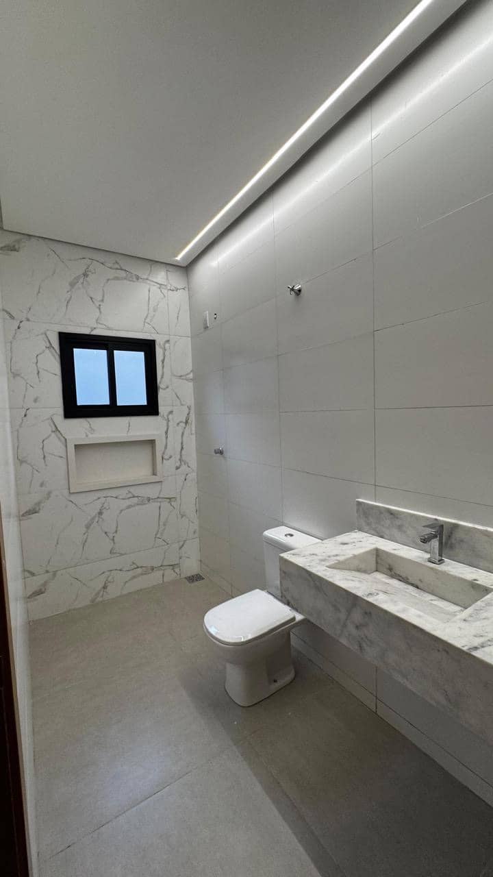 🏡 CASA NO SETOR DOS FUNCIONÁRIOS – ALTO PADRÃO  3 SUITES