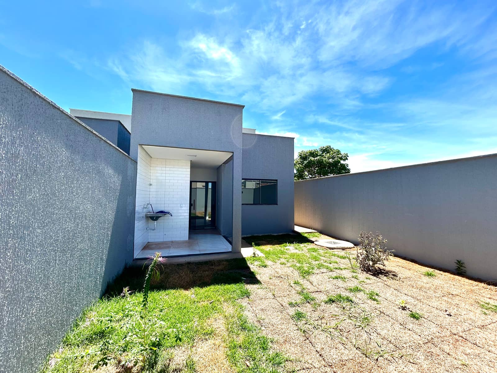 Casa à venda no Setor Boa Esperança – 3 quartos, varanda gourmet, habite-se e averbada | Aparecida de Goiânia