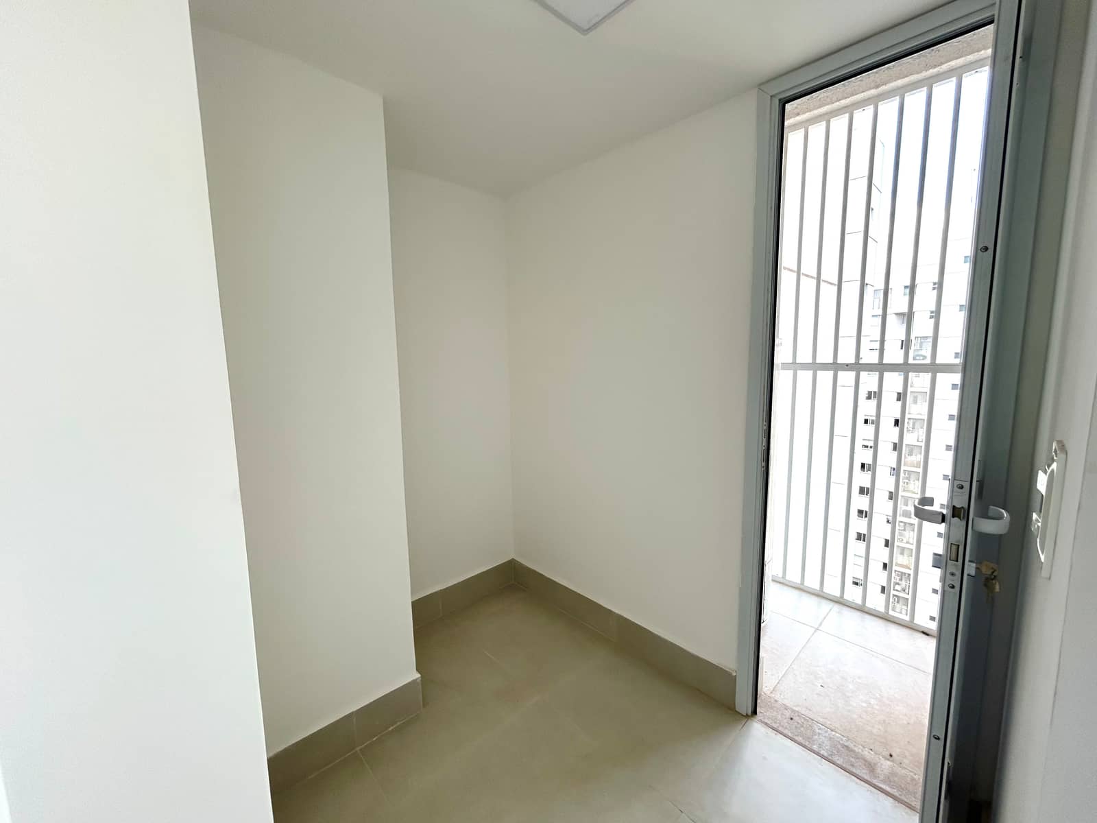 Apartamento de Alto Padrão à Venda – 3 Suítes, 155m², Andar Alto, Completo em Armários e Lazer Total