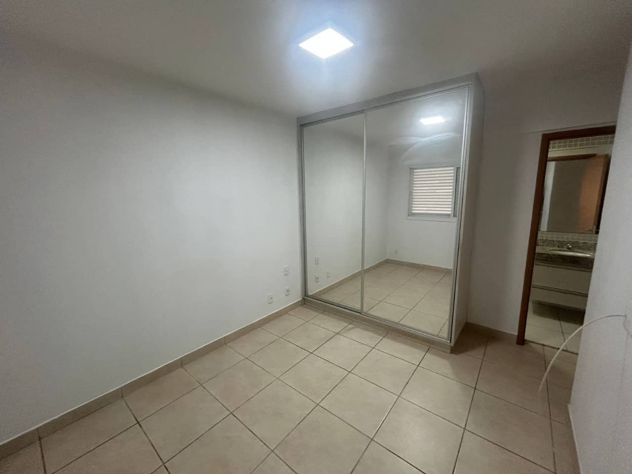 Apartamento 2 quartos 1 suite 1 vaga de 65 m² nascente com varanda  Vila alpes  - Goiânia/GO