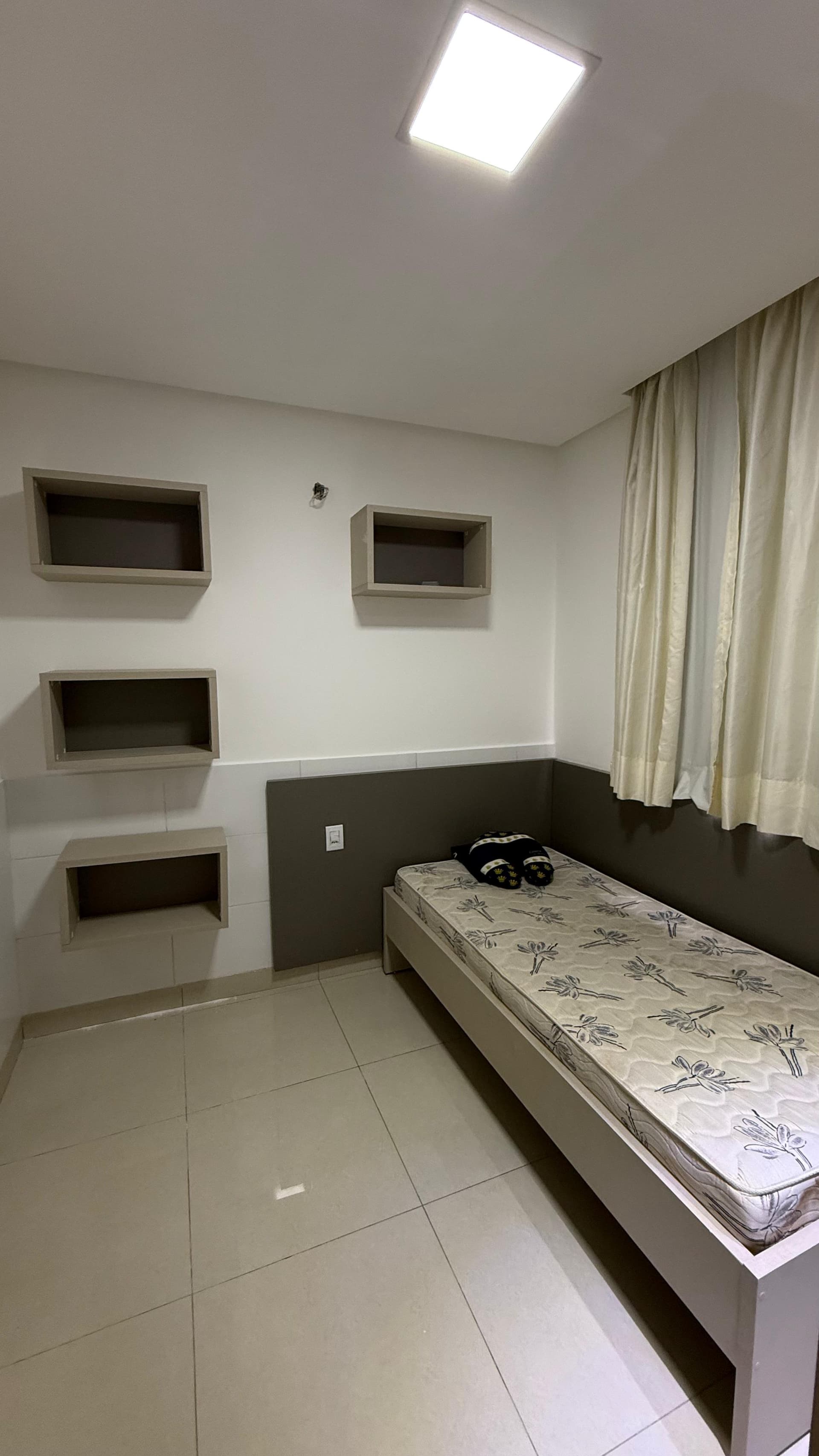 Excelente Casa de Médio Padrão com 3 Quartos (Suíte) – 220m²