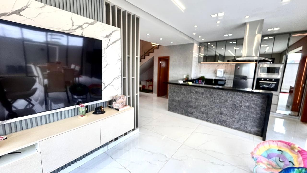 🏡 SOBRADO ALTO PADRÃO À VENDA – PARQVILLE QUARESMEIRA