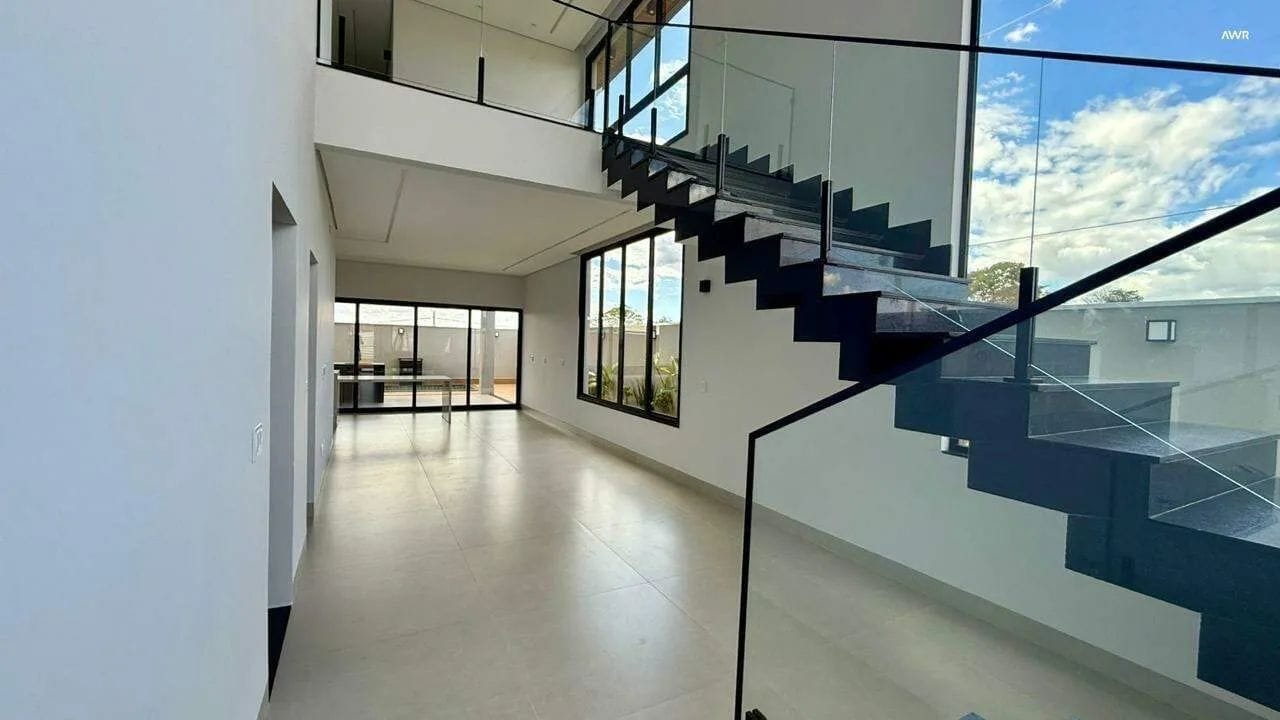 Sobrado à Venda – 4 Suítes - Parqville Quaresmeira