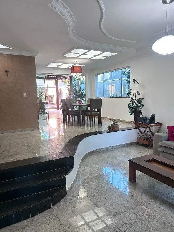 Sobrado 4 suítes à Venda no - Jardins Madri Goiânia